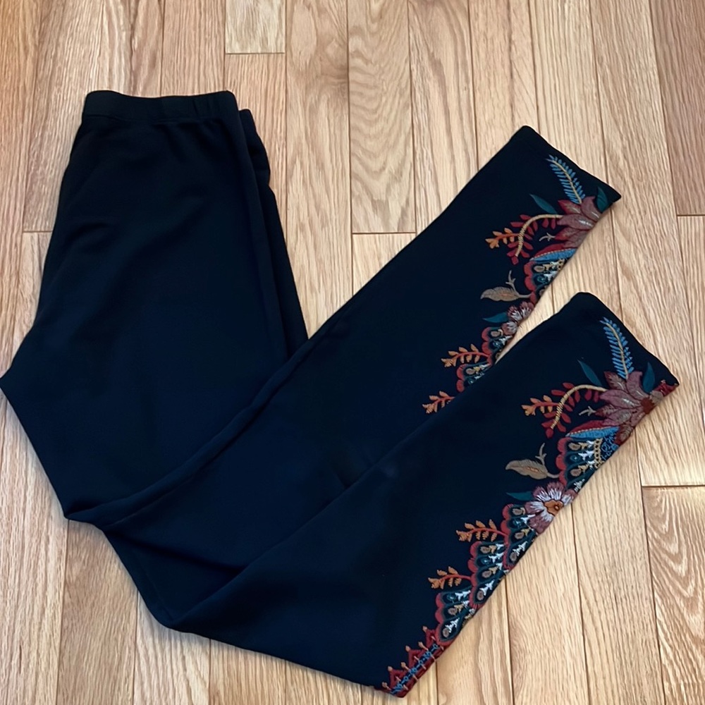 Women’s embroidered leggings